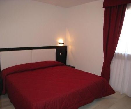 Sillia Appartamenti Pinzolo Oda fotoğraf